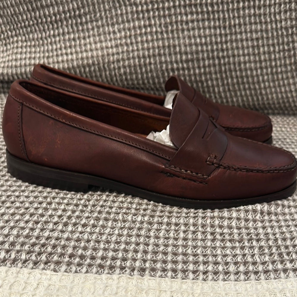 G.H BASS & CO SINCE 1876 . Classic Brown Leather Loafers